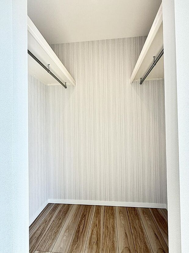 【収納】■季節の洋服も、思い出の小物もすっきり収納できるウォークインクローゼット付