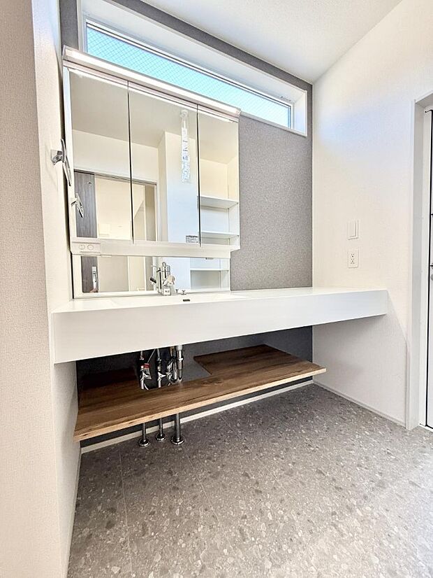 【洗面台・洗面所】■家族みんなが使いやすい配置です