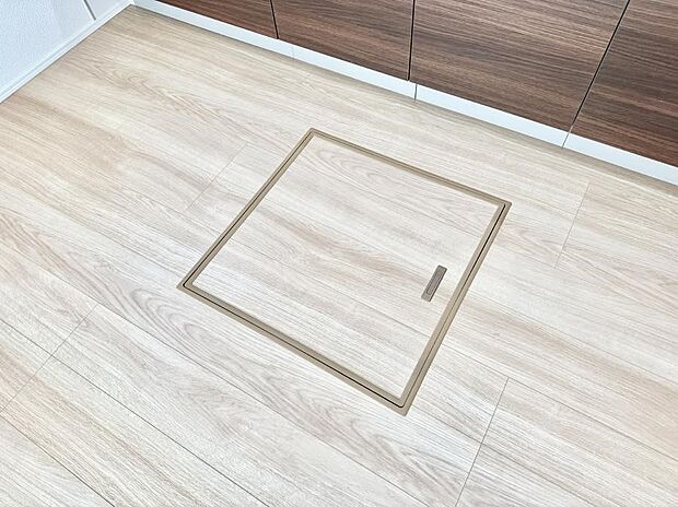 【床下収納】■隠れた収納スペースで家全体がスッキリ