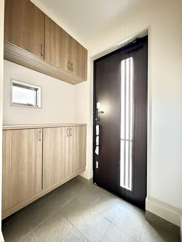 【玄関】■ シンプルで美しく、快適な暮らしの入り口