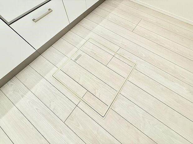 【床下収納】■隠れた収納スペースで家全体がスッキリ