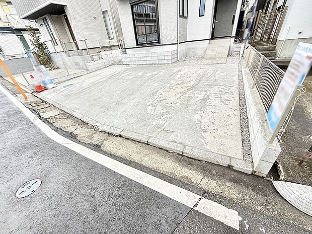 【前面道路含む現地写真】■優雅なラインが、毎日を引き立てます