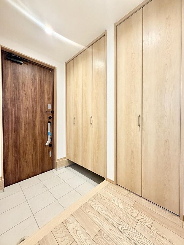 【玄関】■ シンプルで美しく、快適な暮らしの入り口