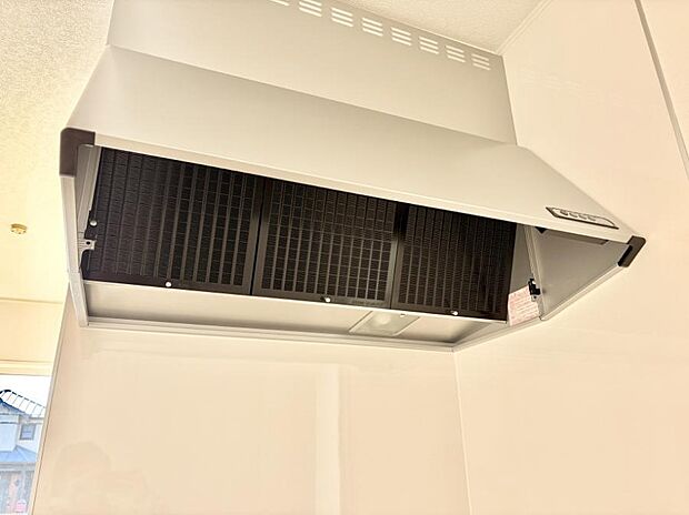 【レンジフード】■フードに覆われている為、匂いが換気扇に誘導され、効率的に排煙ができます