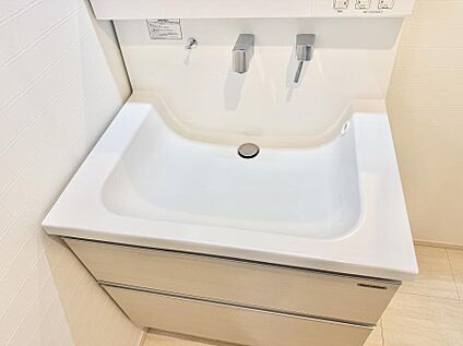 ハンドシャワー付洗面台