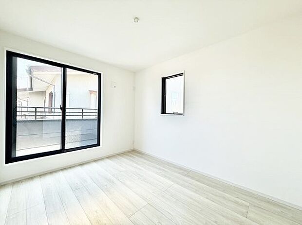 【リビング以外の居室】■清潔感あふれるお部屋で毎日を快適に過ごせます