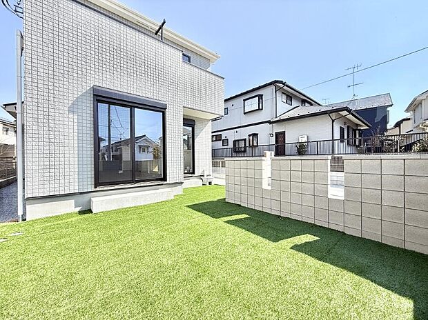 【庭】■暮らしに潤いを与える、緑が取り入れられた住まいです