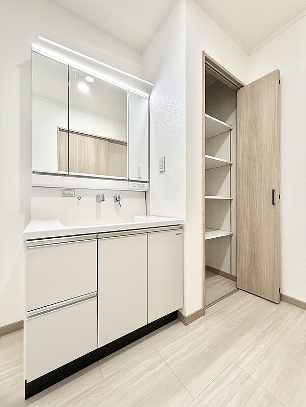 【洗面台・洗面所】■朝の準備がスムーズにできる広さです