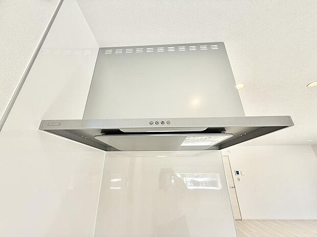 【レンジフード】■調理時の蒸気や匂いが換気扇に誘導され、効率的に排煙ができます。