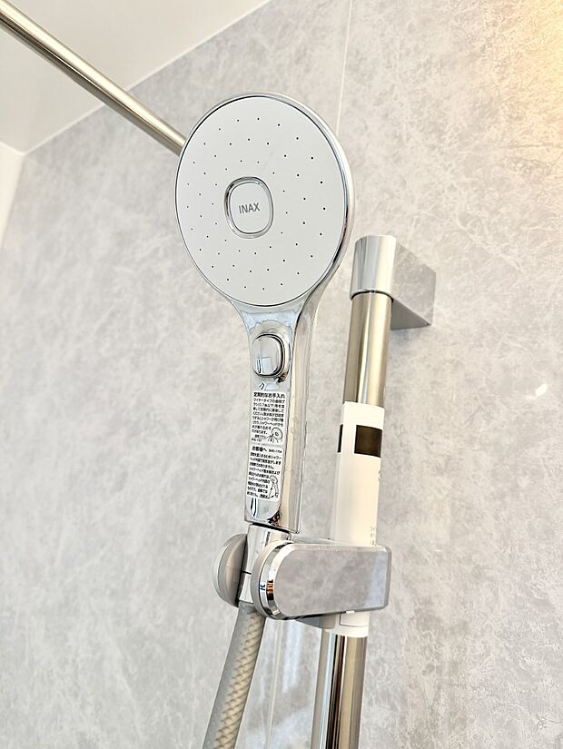 【止水シャワーヘッド】■わざわざシャワー水栓のレバーまで手を伸ばす必要がなく、簡単に止水できる