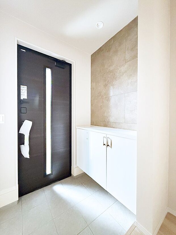 【玄関】■ ここから始まる一日、すっきり整った玄関