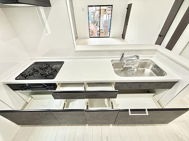 【キッチン】■家族の絆を深める、温もりのあるキッチン