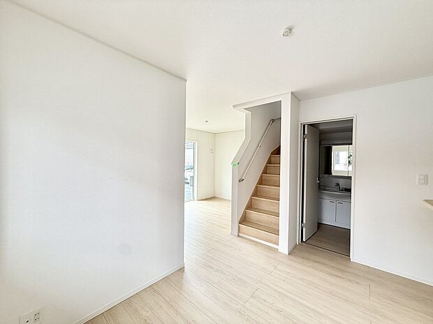 【リビング】■くつろぎと笑顔が集まる、心温まるリビング