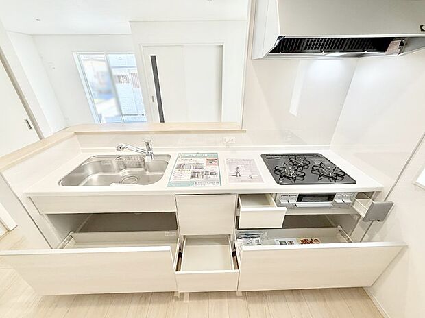 【キッチン】■シンプルで機能的、毎日使いやすいキッチン