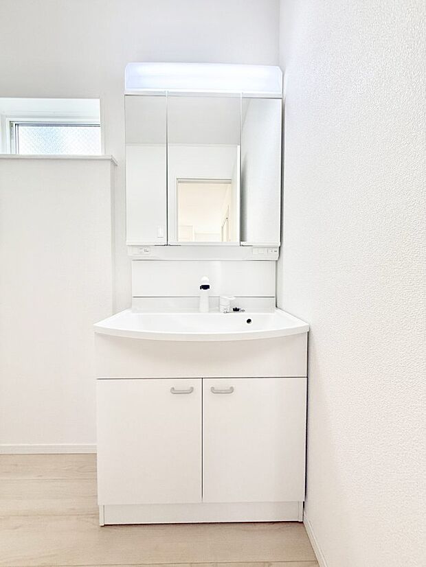 【洗面台・洗面所】■明るい洗面所は毎朝の歯磨きも楽しくできちゃいそうです♪