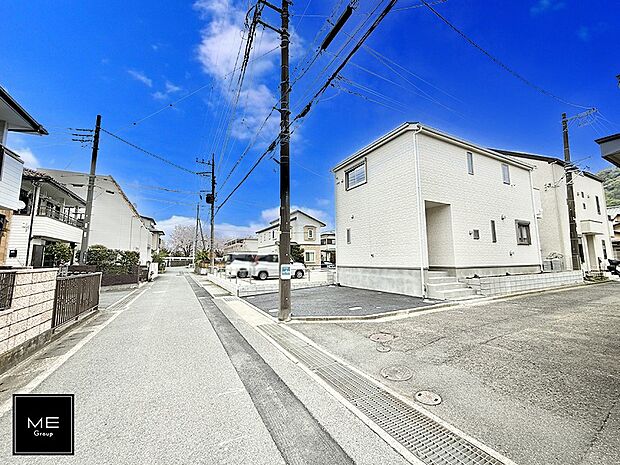 【前面道路含む現地写真】■家族とのお出かけが楽しくなる環境です