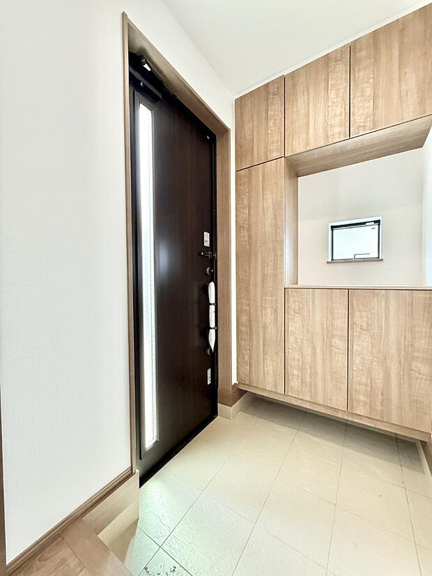 【玄関】■ ここから始まる一日、すっきり整った玄関