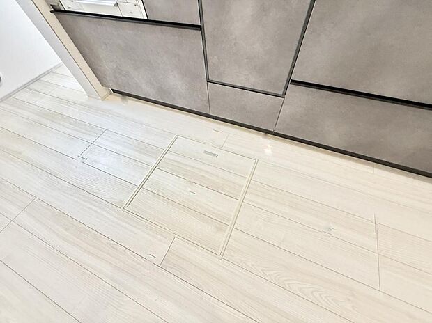 【床下収納】■季節物など簡単に収納でき便利