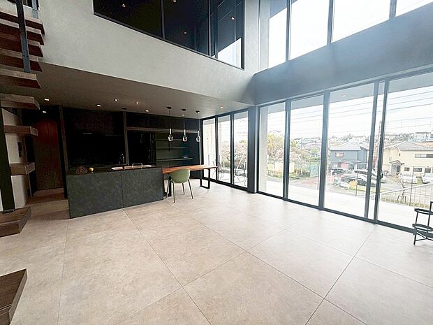 【リビング】■洗練されたインテリアが映える、スタイリッシュな空間