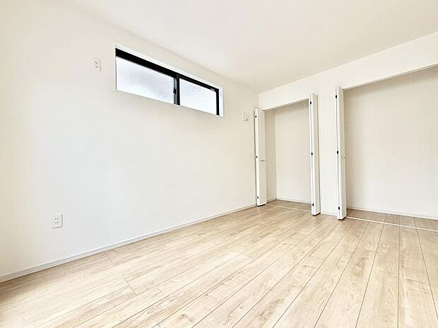 【リビング以外の居室】■清潔感あふれるお部屋で毎日を快適に過ごせます