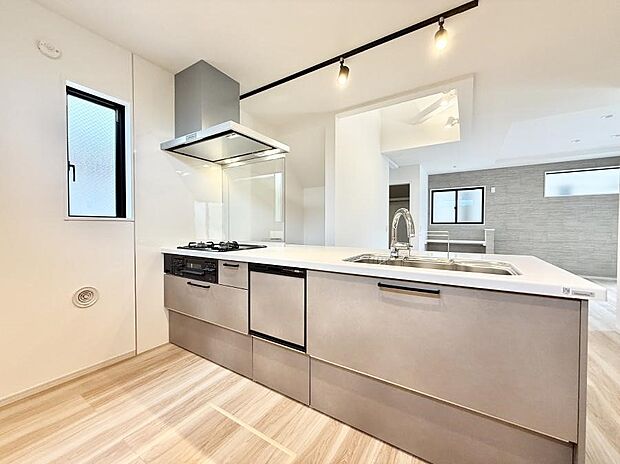 【ダイニングキッチン】■キレイに片付く、使いやすいキッチン