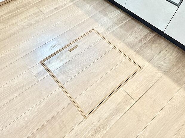 【床下収納】■隠れた収納スペースで家全体がスッキリ