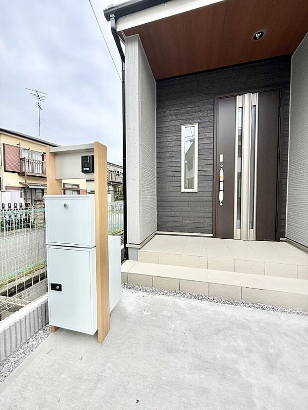 【玄関】■ 帰るたびにホッとする、安心感のある佇まい