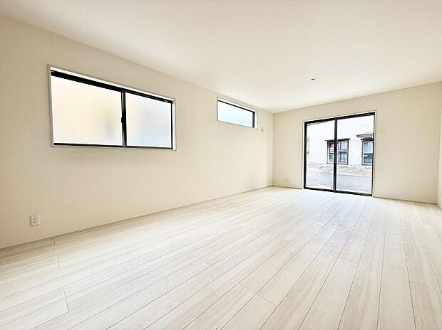 【リビング】■光と風を感じる、リラックスできる空間