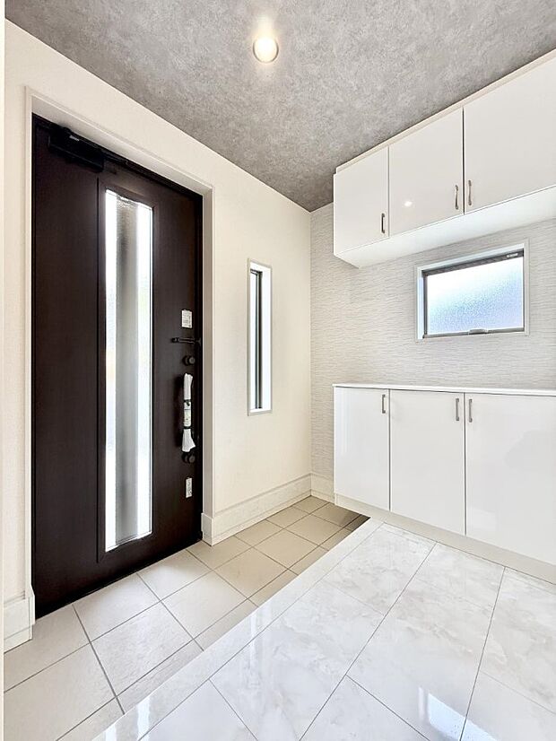 【玄関】■ ここから始まる一日、すっきり整った玄関