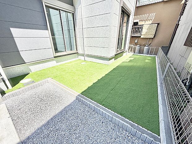 【庭】■暮らしに潤いを与える、緑が取り入れられた住まいです