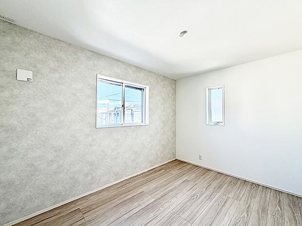 【リビング以外の居室】1号棟  ■落ち着いた色合いのお部屋で穏やかな時間を楽しめます