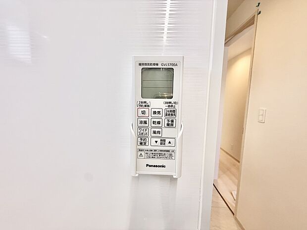 【浴室換気暖房乾燥機】■浴室をすぐに暖かく湿気も取り除けて便利