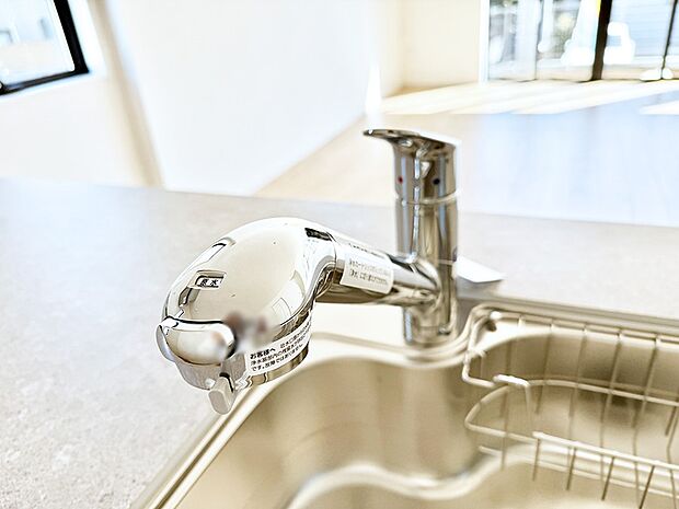 【浄水器】■清潔でおいしい水を手軽に供給してくれます
