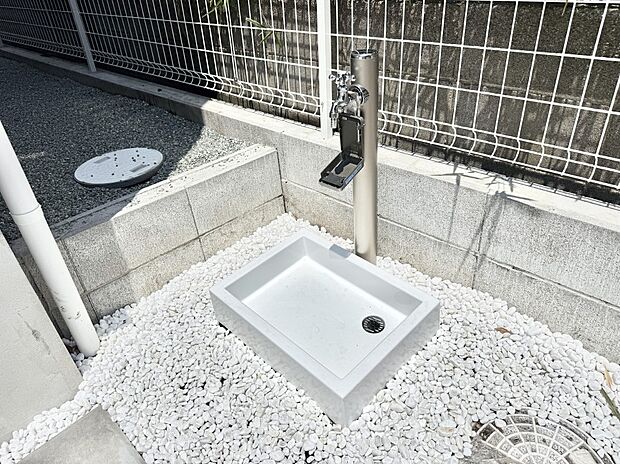 【玄関】■ シンプルで美しく、住まいの第一印象を彩る玄関です
