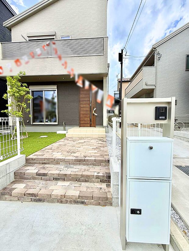 【玄関】3号棟  ■ 心地よい暮らしへとつながる、温かい玄関