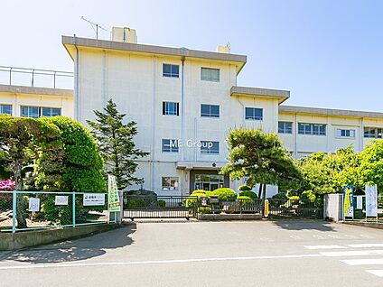 平塚市立八幡小学校 640m(8分)