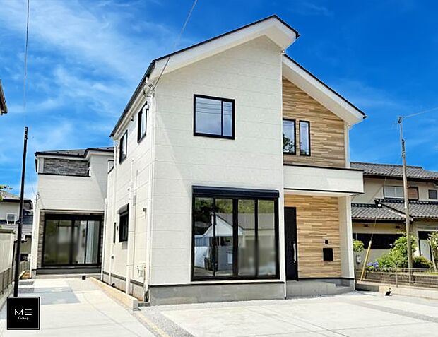 【現地外観写真】1号棟  ■暮らしを彩る充実した設備仕様が備わった住まい