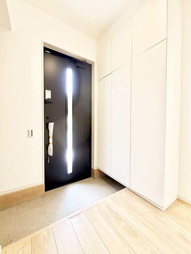 【玄関】1号棟  ■ シンプルで美しく、快適な暮らしの入り口