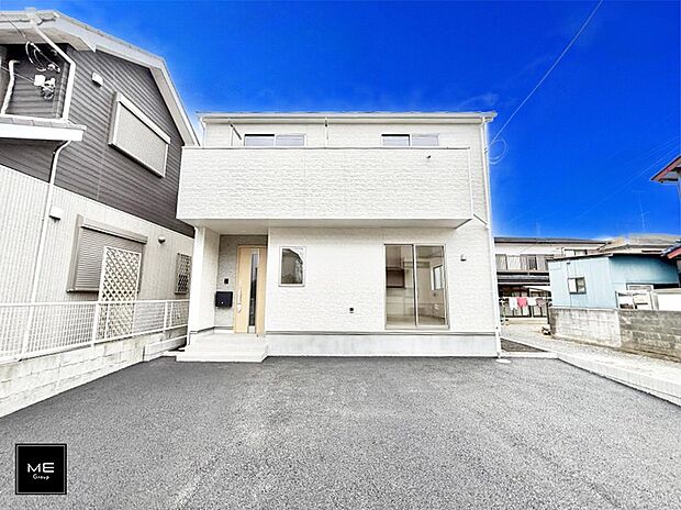 【現地外観写真】1号棟  ■暮らしを彩る充実した設備仕様が備わった住まい