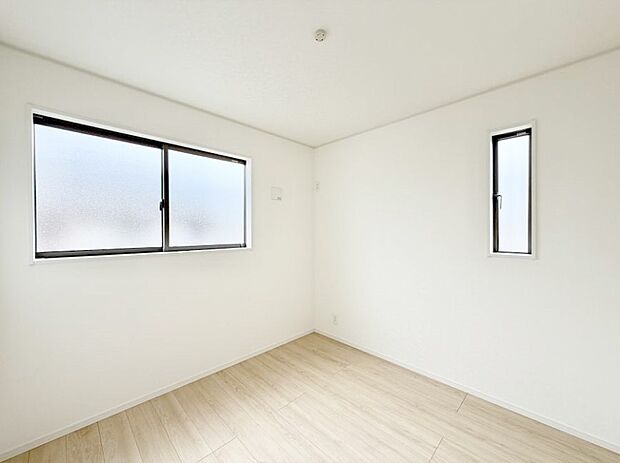 【リビング以外の居室】1号棟  ■落ち着いた雰囲気のお部屋で心が安らぐ空間