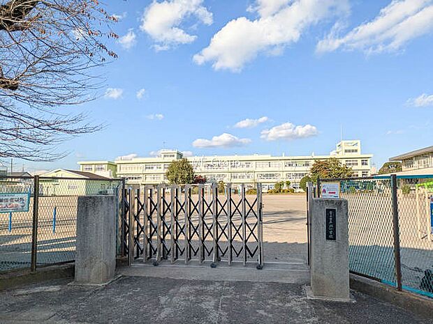 厚木市立北小学校（約1,400m・徒歩18分）