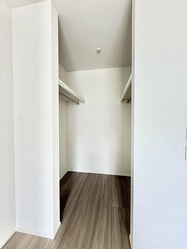【収納】1号棟  ■WIC付きで衣類も荷物もまとめて収納