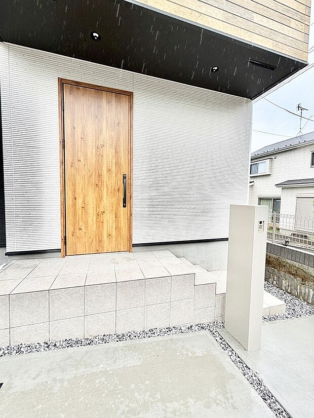 【玄関】1号棟 ■ シンプルで美しく、住まいの第一印象を彩る玄関です