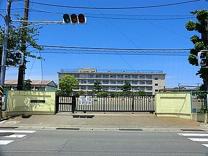 平塚市立富士見小学校 550m(7分)