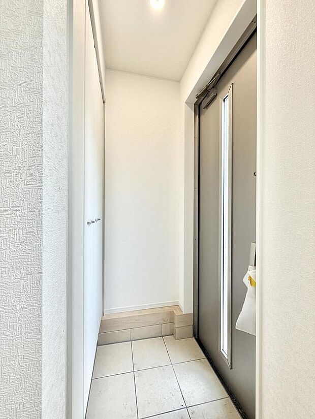 【玄関】1号棟 ■ ここから始まる一日、すっきり整った玄関