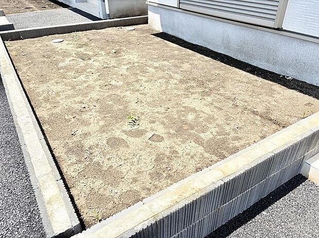 【庭】3号棟 ■暮らしに潤いを与える、緑が取り入れられた住まいです