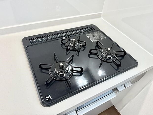 【3口ガスコンロ】■一度に多くの料理ができ便利で効率的