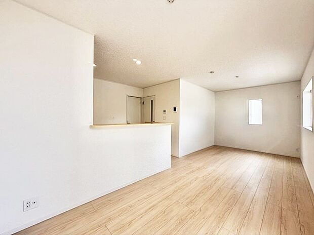 【リビングダイニング】1号棟 ■シンプルだけど贅沢、大切な人と過ごす心がほどける空間