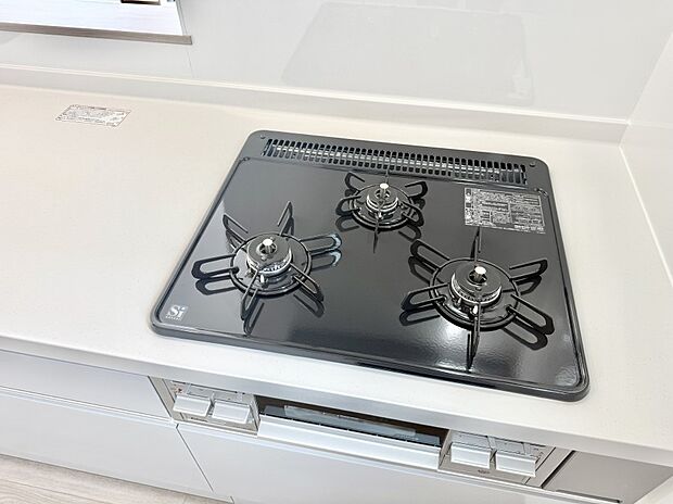 【3口ガスコンロ】■一度に多くの料理ができ便利で効率的