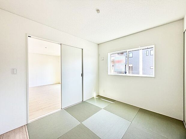 【リビング以外の居室】2号棟 ■清潔感あふれるお部屋で毎日を快適に過ごせます